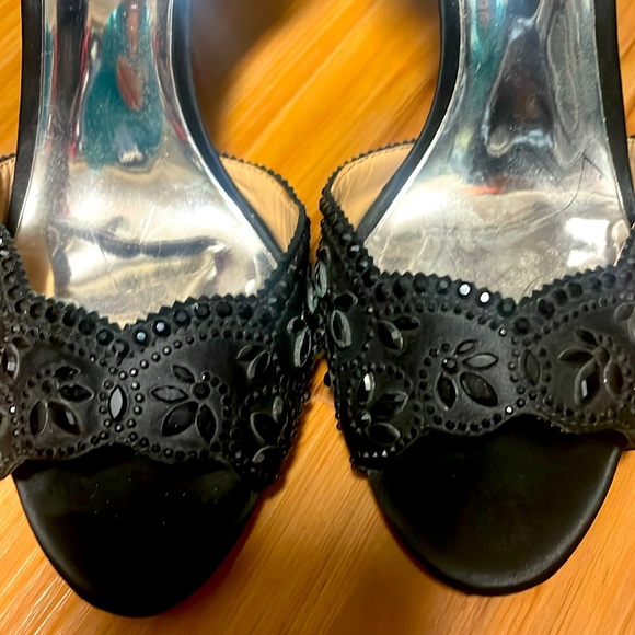 BADGLEY MISCHKA SATIN JEWELED HEEL 7.5 - Picture 4 of 8